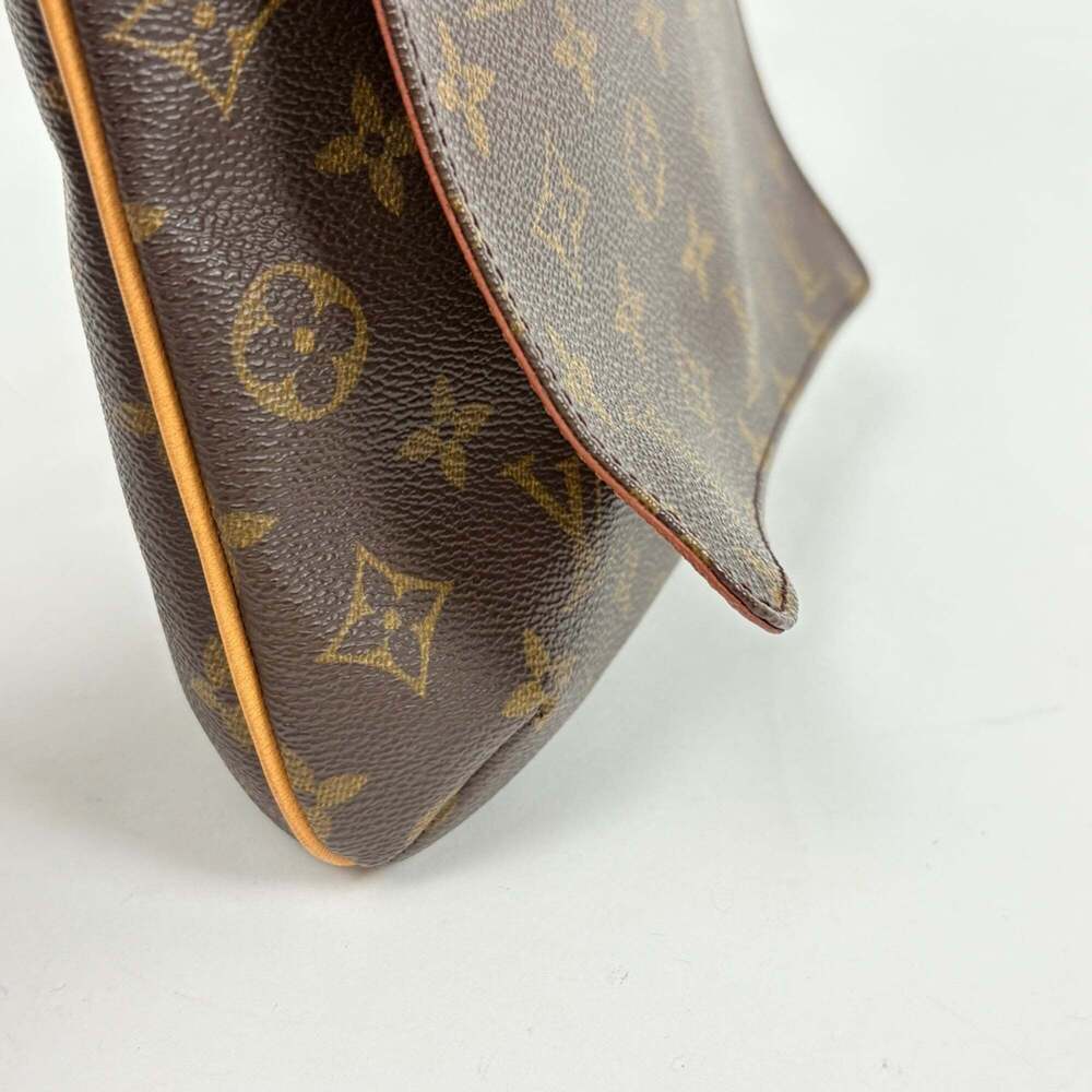 LOUIS VUITTON Authentic Brown Monogram Shoulder Bag - Picture 4 of 7